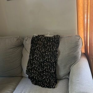 I’m selling a two piece set that’s comes with a blouse and skirt.